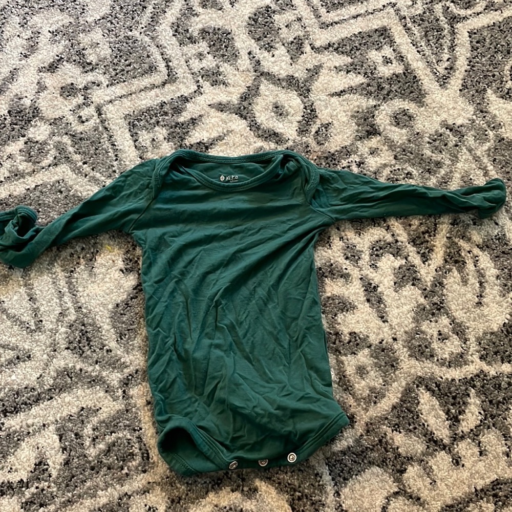 Kyte long sleeve onesie size 6-12 months